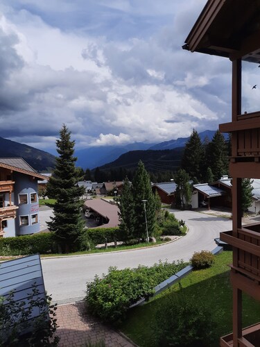 Ski in ski out location, ski school at the door, ideal for children 