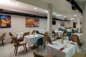 Free daily buffet breakfast - Istanbul Efes Hotel (Istanbul)