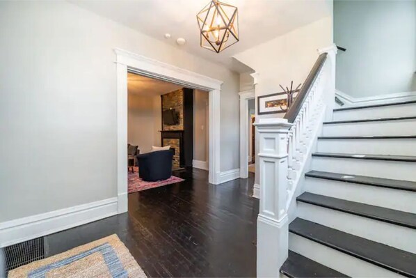 Interior - Charming Home in Convenient Central Location! (Columbus)