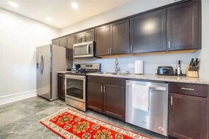 Private kitchen - Charming Home in Convenient Central Location! (Columbus)