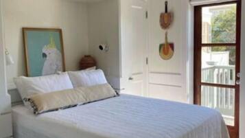 3 habitaciones, tabla de planchar con plancha y cuna de viaje