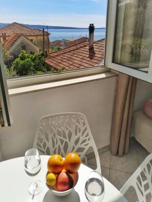 Outdoor dining - Apartments Franicevic - Superior One Bedroom Apartment with Balcony (Jesenice)