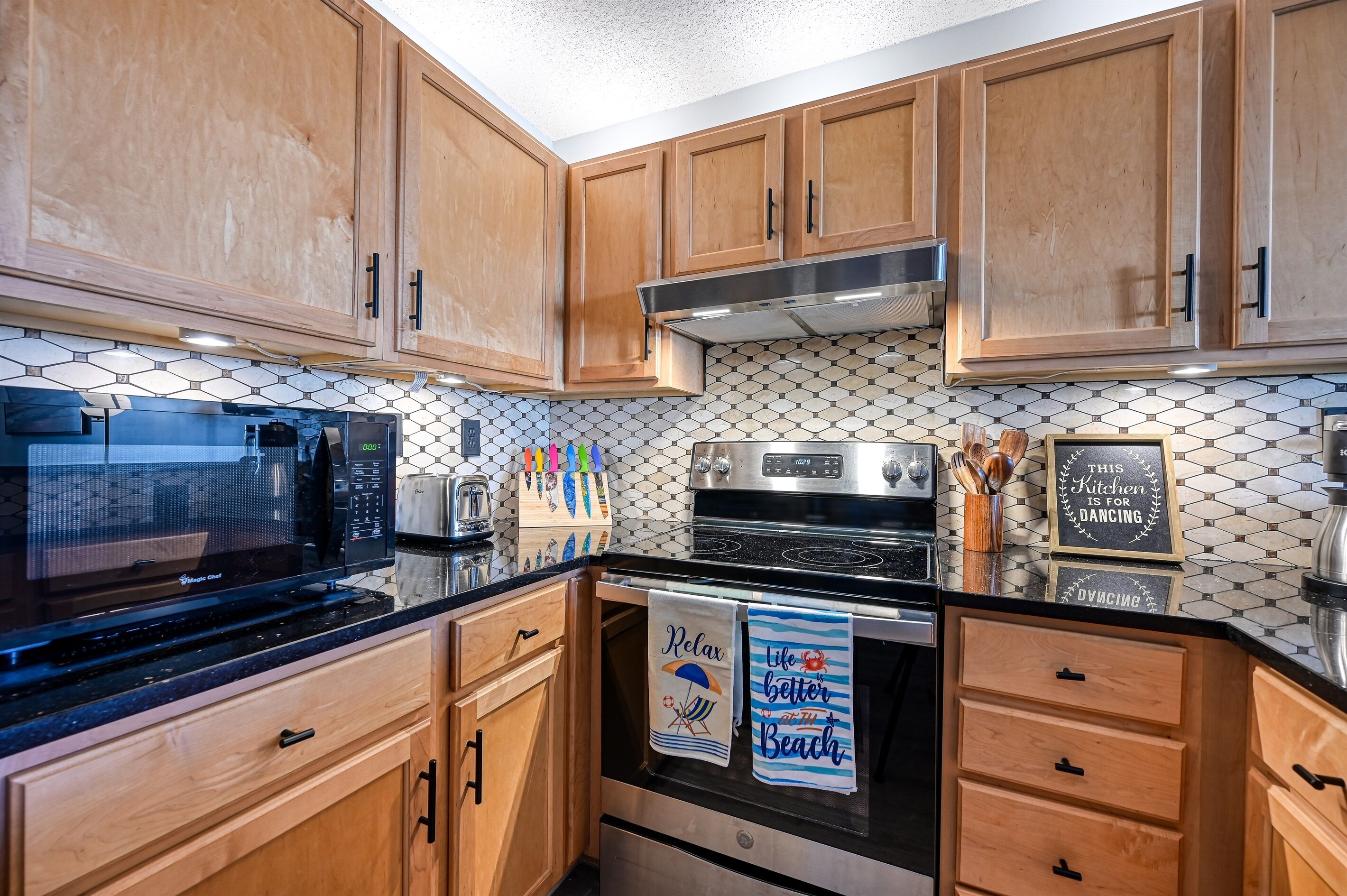 雪櫃、微波爐、焗爐、爐具