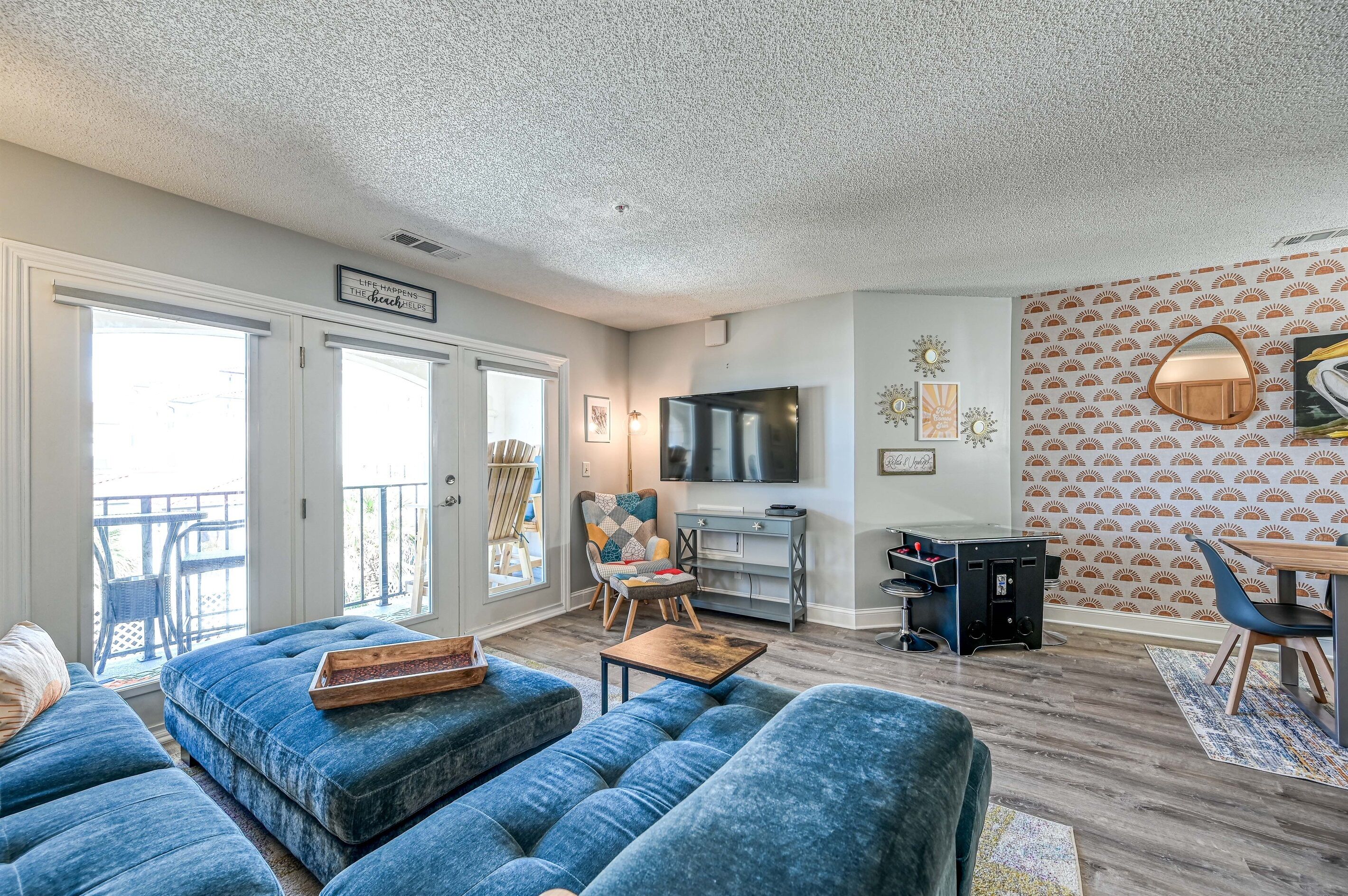 智能電視、電子遊戲