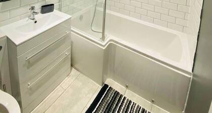 Lovely 2-bed House in Rochester