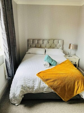 House | 2 bedrooms, iron/ironing board, free WiFi, bed sheets