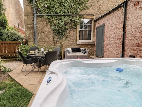 Cottage | Outdoor dining