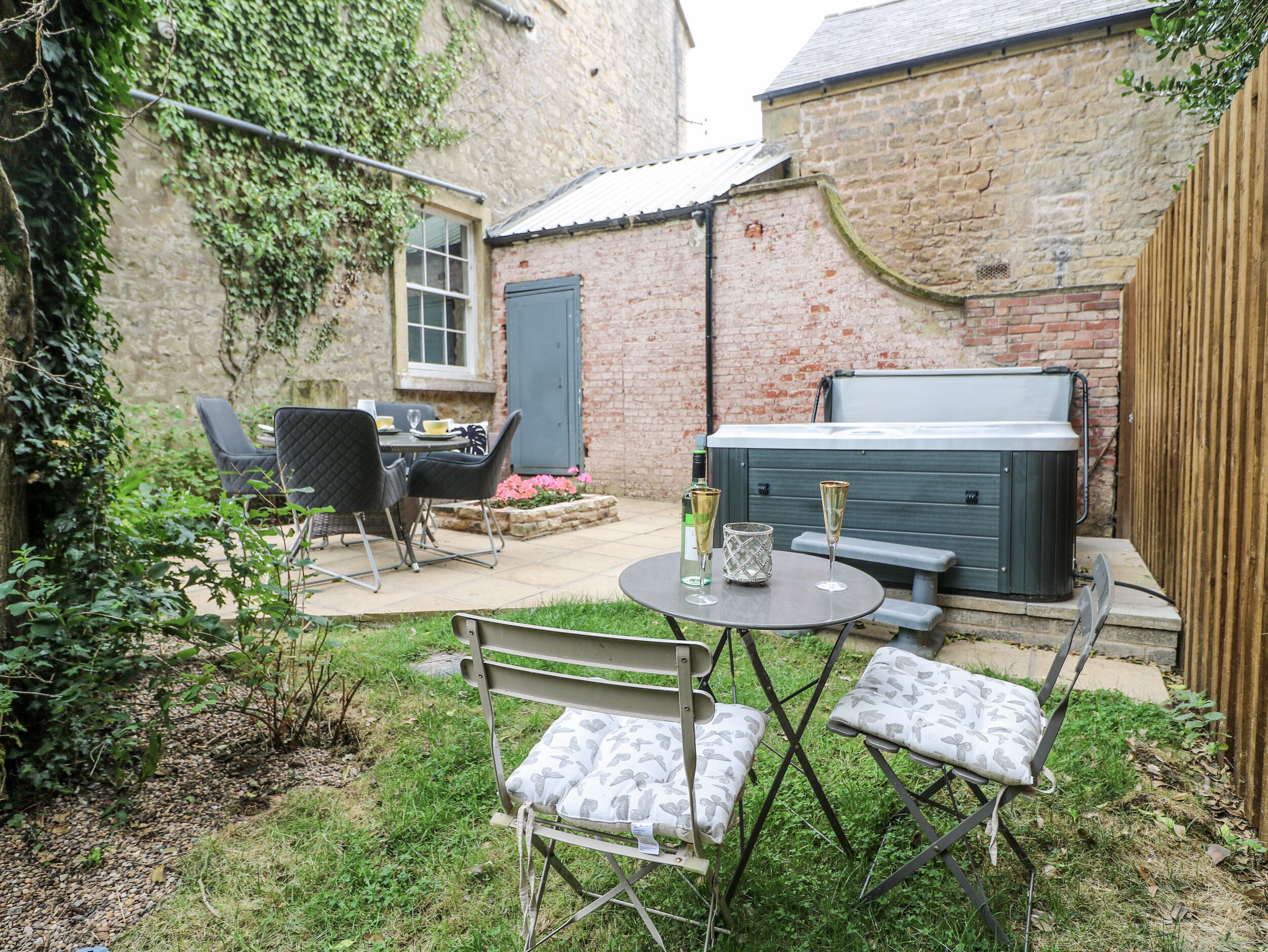 Cottage | Outdoor dining