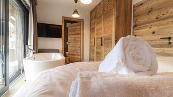 4 bedrooms, free WiFi, bed sheets