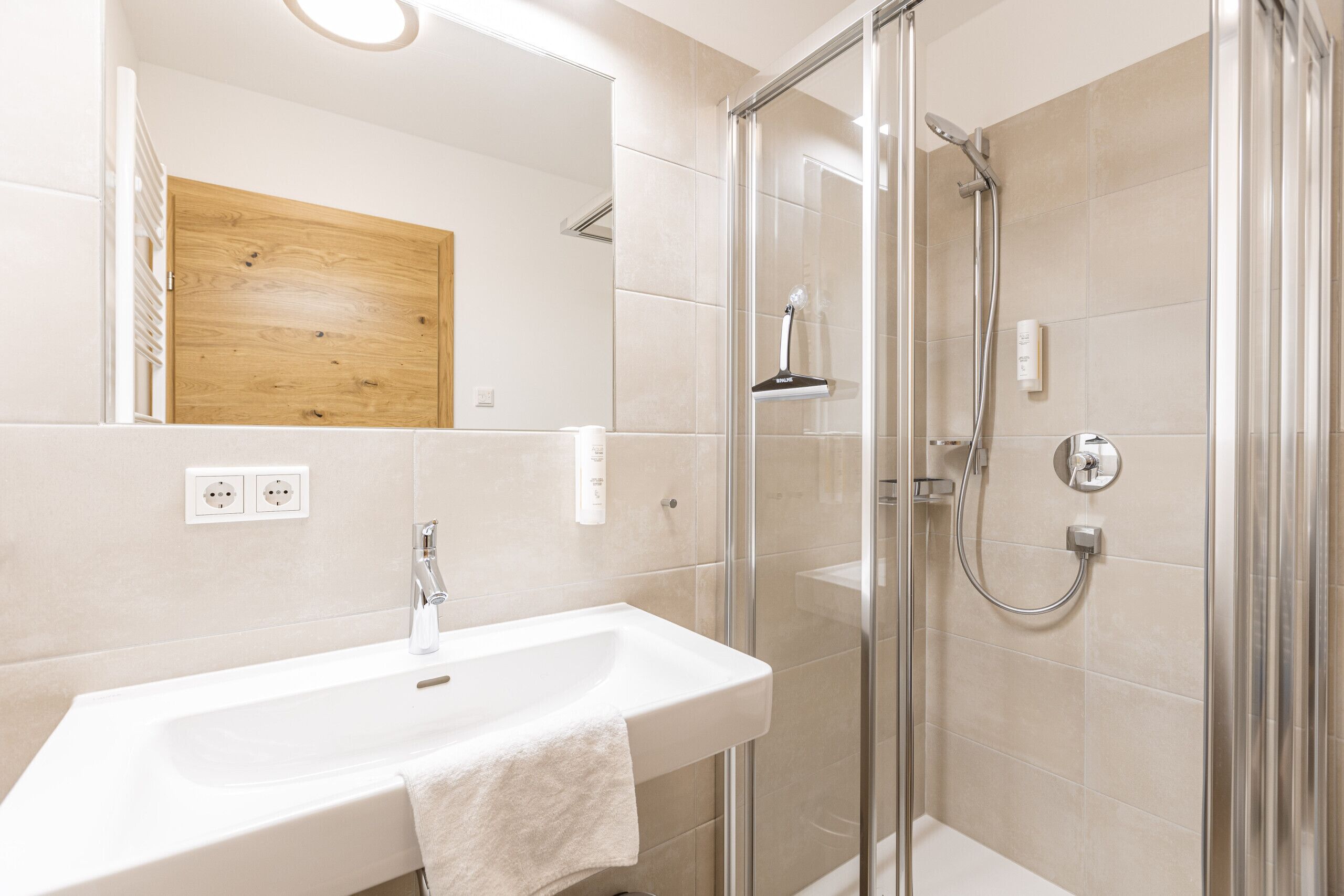 Shower, towels