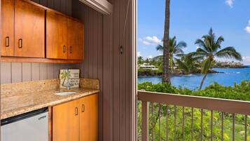 Condo, 2 Bedrooms | Property grounds