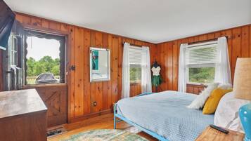 4 bedrooms, travel cot, WiFi, bed sheets