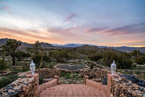 Property grounds - Rocky Lodge (Yucca Valley)