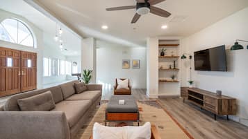 Casa, varias camas, acceso a la alberca, vista a la alberca | Interior