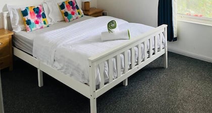 Stunning 2-bed House in Chatham