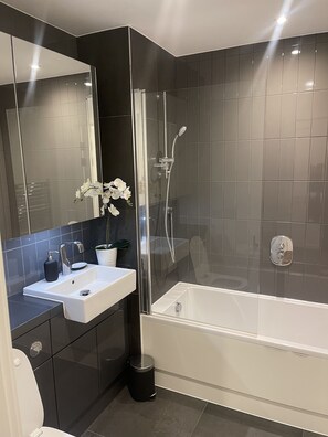 Apartment | Bathroom