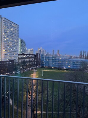 Apartment | Property grounds - Immaculate 2bed Apartment in London - City Views (London)