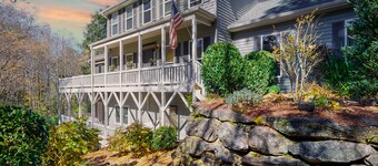 Wylde Time: Walk to Harris Lake! Large Family Home w/ Pool Table, Sauna, Firepit