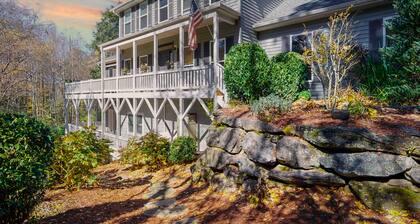 Wylde Time: Walk to Harris Lake! Large Family Home w/ Pool Table, Sauna, Firepit