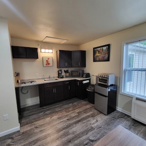 Coffee/tea maker, fridge, microwave, toaster