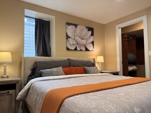 131 Cedar 5 · Luxury Studio with Full Kitchen in Downtown Kalamazoo