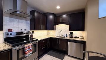 Coffee/tea maker, fridge, microwave, oven