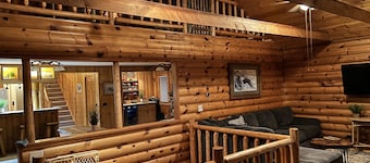 Log home Lake Koshkonong and Rock River !