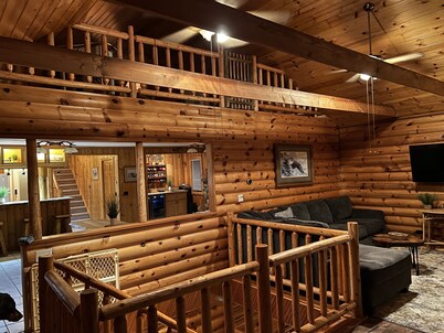 Log home Lake Koshkonong and Rock River !
