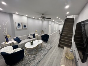 Interior - The Hidden Gem (Philadelphia)