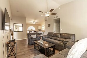 Living area - Peoria Home with 2 Car Garage! High Speed Internet (Peoria)