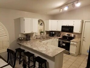 Fridge, microwave, oven, stovetop - Peoria Home with 2 Car Garage! High Speed Internet (Peoria)