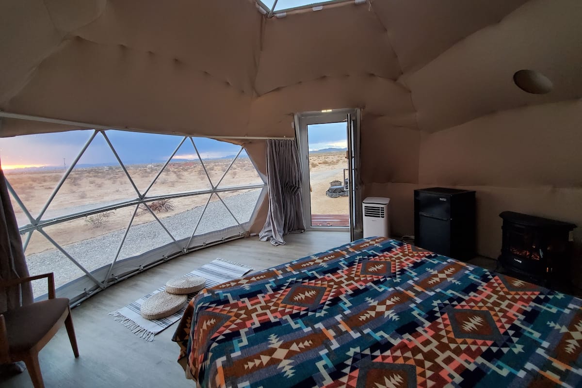 Comfort Tent | Hypo-allergenic bedding, individually decorated, individually furnished