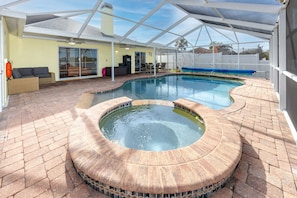 Piscine extérieure, piscine chauffée