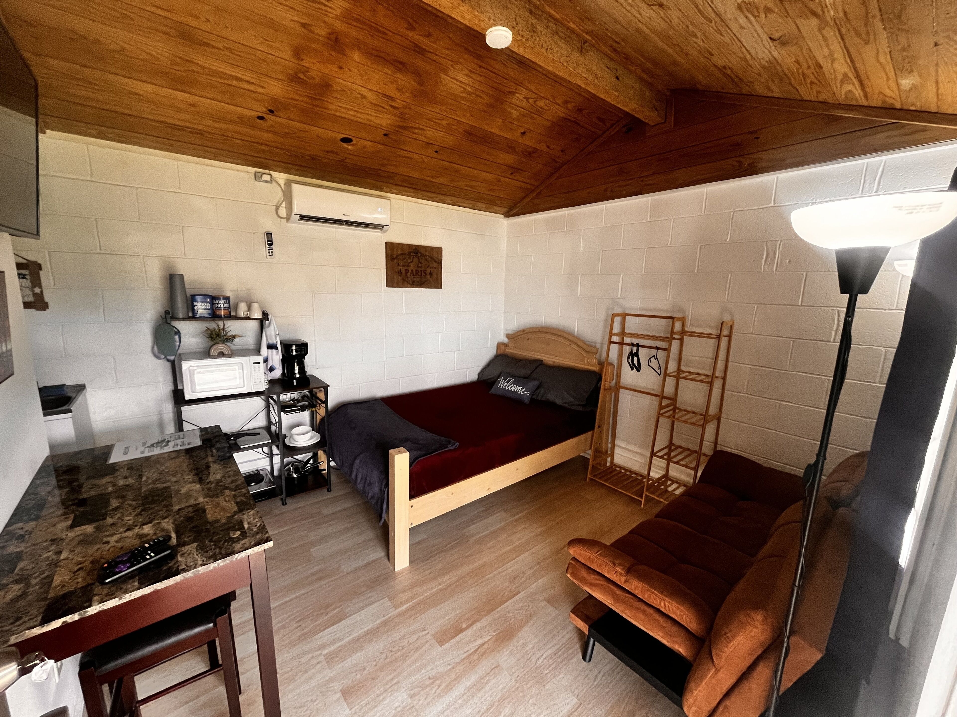 Private unit near Lake Whitney /pool / hot tub