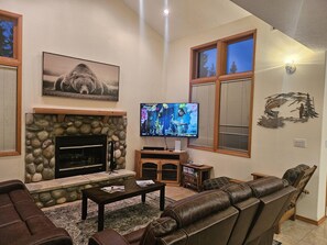 Smart TV, fireplace