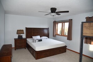 4 habitaciones, tabla de planchar con plancha y cuna de viaje 