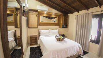 Habitación Confort doble, 1 habitación, baño privado | Minibar, decoración individual, mobiliario individual y escritorio