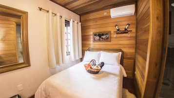 Habitación doble clásica | Minibar, decoración personalizada, muebles diferentes y escritorio