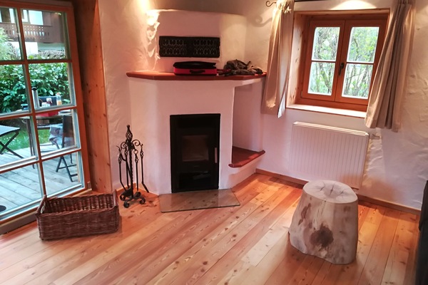 Kachelofen im Wohnzimmer