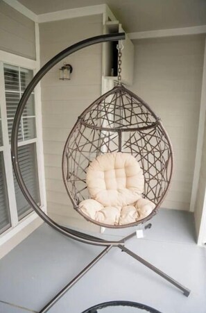 Property grounds - Chic 2 BR experience | Midtowns BEST |FREE Parking (Atlanta)