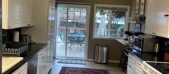 The Downtowner - Walking distance to Downtown Portland!