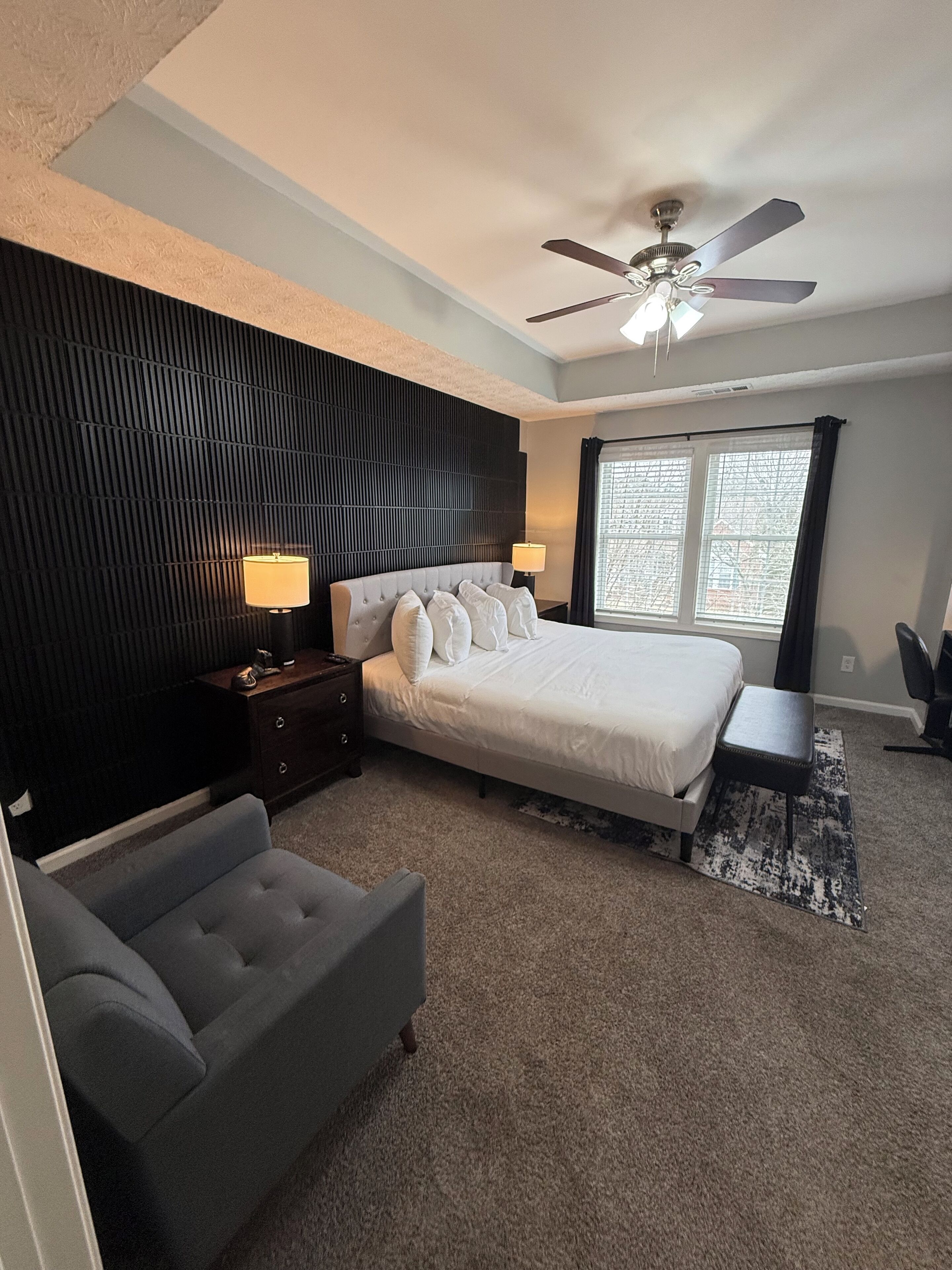 4 bedrooms, desk, iron/ironing board, travel crib