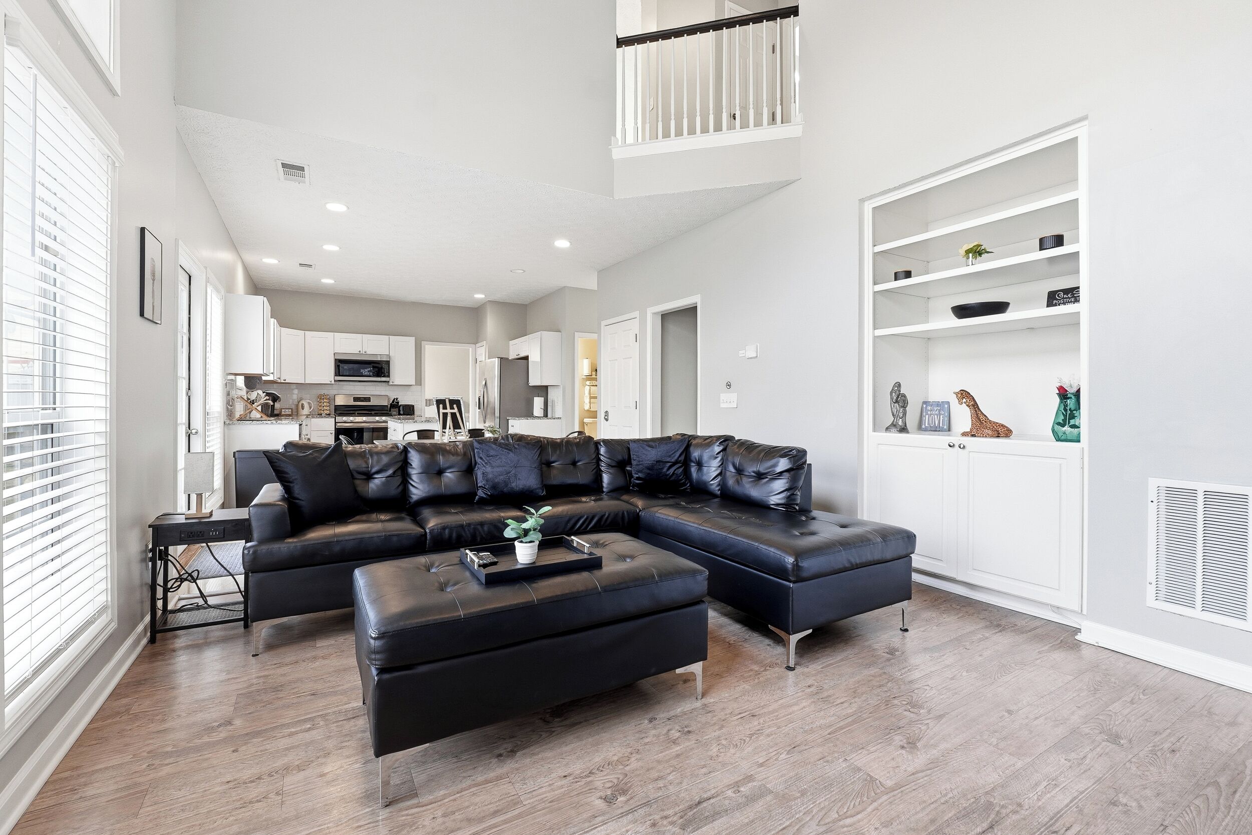 Smart-TV, peis, bordtennis og bøker