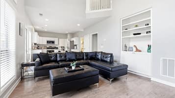 Smart-TV, peis, bordtennis og bøker