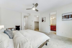 4 多间卧室、办公桌、熨斗/熨衣板、旅行婴儿床