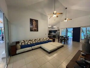 Interior - Luxury BeachHouse @ PuntaBarcoVillage/Private Pool (San José)