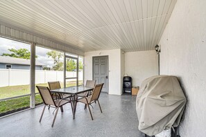 Outdoor dining - 10 Mi to Dtwn Ocala: Dog-Friendly Home w/ Fire Pit (Ocala)