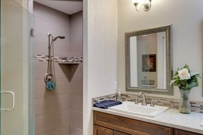 Hair dryer, towels - 4 Mi to Port Charlotte Beach Park: Gem w/ Pool (Port Charlotte)