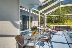 Outdoor dining - 4 Mi to Port Charlotte Beach Park: Gem w/ Pool (Port Charlotte)
