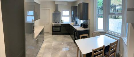 Apartment, Mehrere Betten | Eigene Küche | Mikrowelle, Ofen, Herdplatte, Wasserkocher